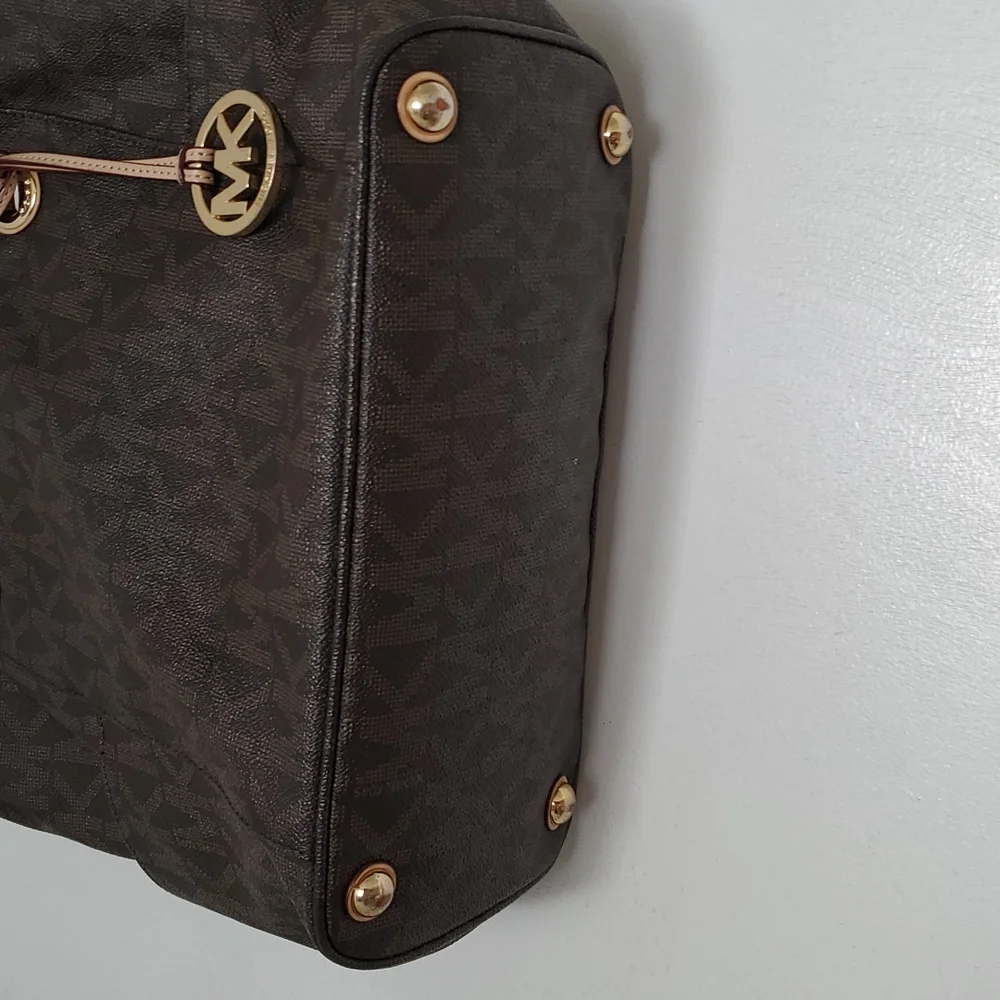 Michael Kors Signature Jet Set Travel Shoulder Bag - Picture 4 of 12